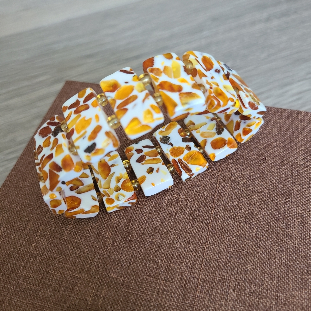 Unique baltic amber stretchable bracelet in a box